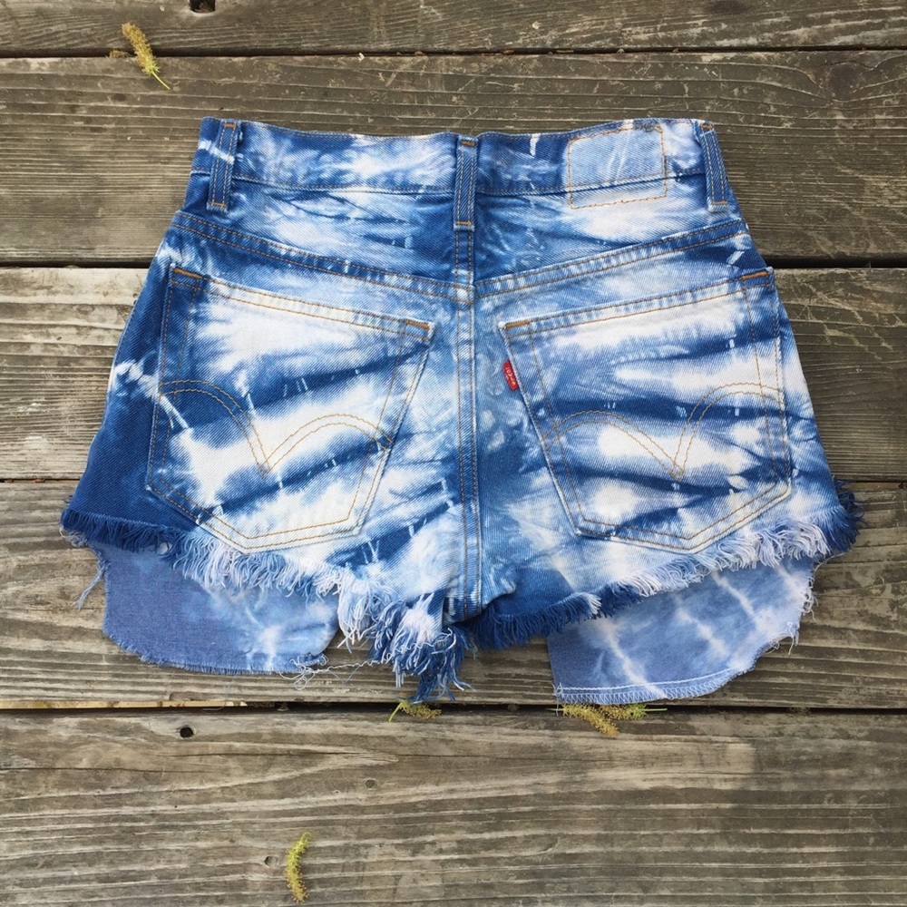 Tie-Dye Levi's Cutoffs